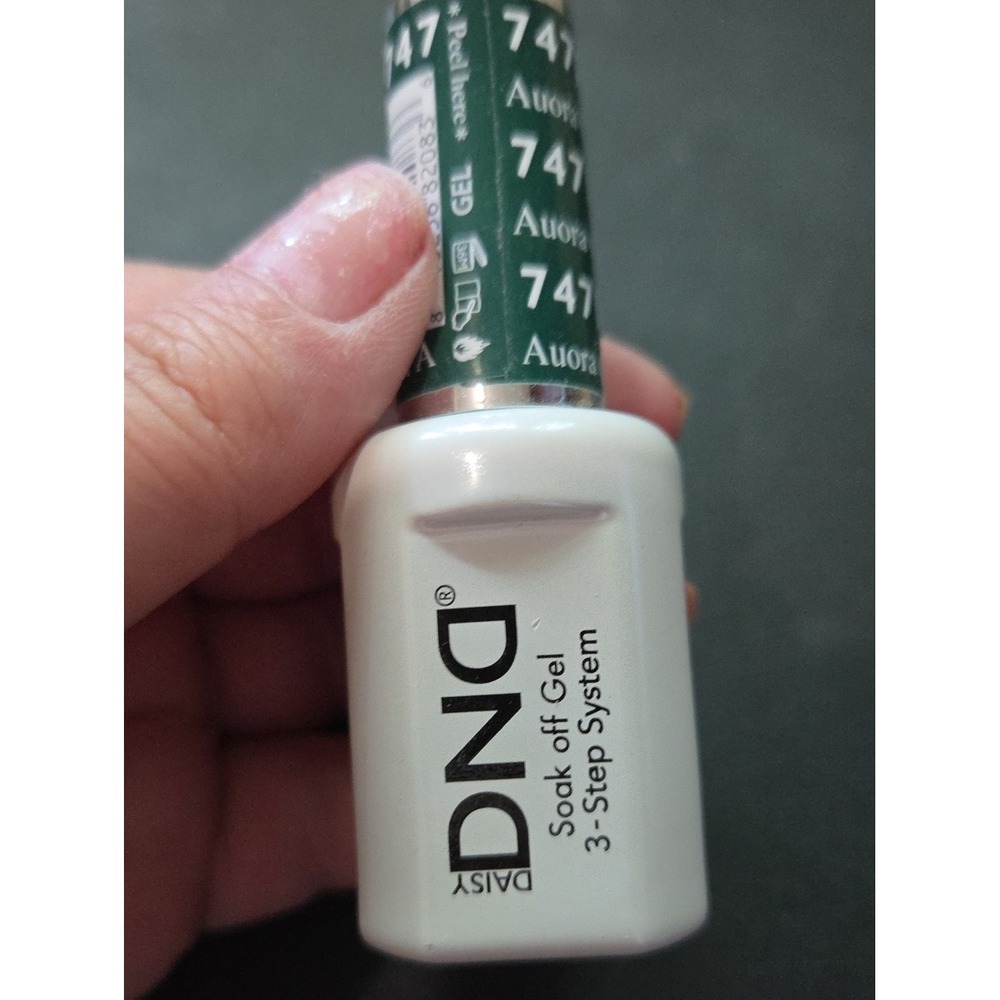 NWT DND Aurora Green Gel Polish Soak Off Hunter Green Creme Preppy Dark Academia - Picture 3 of 3